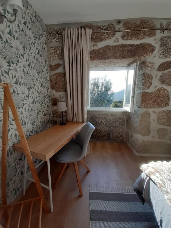 A Casa Com 2 Pereiras Bed and Breakfast Terras de Bouro Exteriör bild